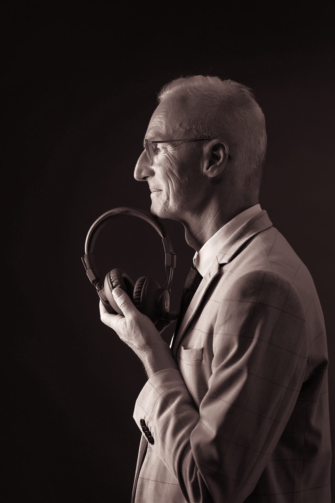 DJ Sweeby portret met koptelefoon