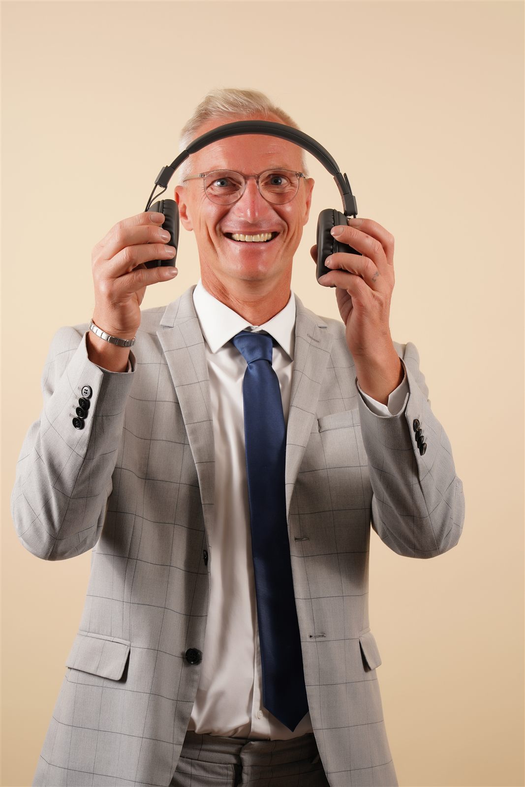 DJ Sweeby zet zijn koptelefoon op